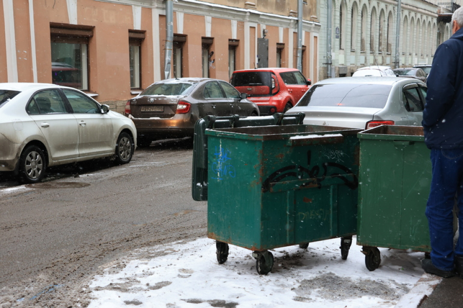 В Петербурге заработал штаб для контроля уборки мусора на праздниках