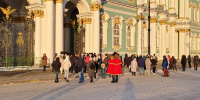 Гости и жители Петербурга выстроились в очереди возле музеев и ярмарок Гости и жители Петербурга выстроились в очереди возле музеев и ярмарок