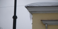Двое владельцев зданий в Петербурге получили предостережения из-за падения наледи