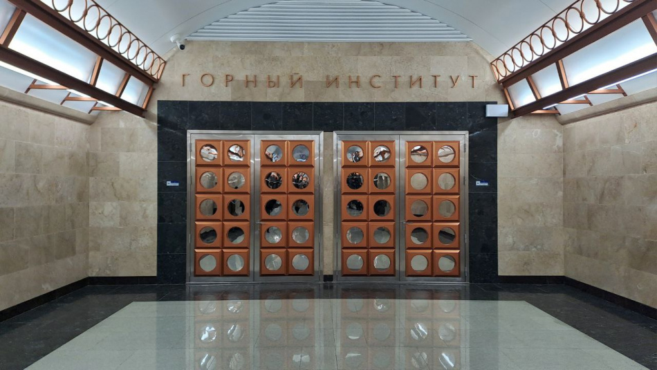 Петербургский метрополитен не готов назвать сроки появления интернета на станции «Горный институт»