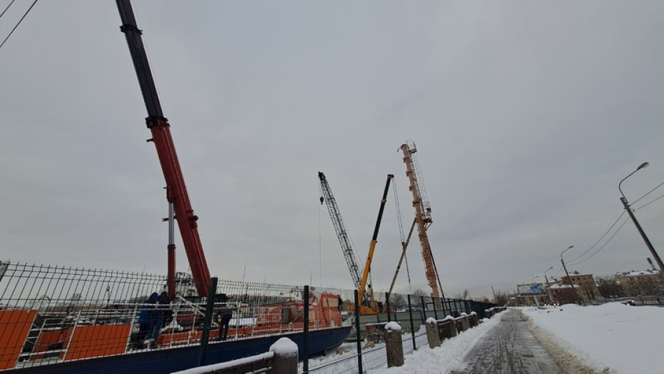 В Петербурге за 4 ночи смонтировали пролет на Большом Смоленском мосту