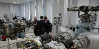 Антон Алиханов приехал в Петербург и посетил завод «ОДК-Климов»