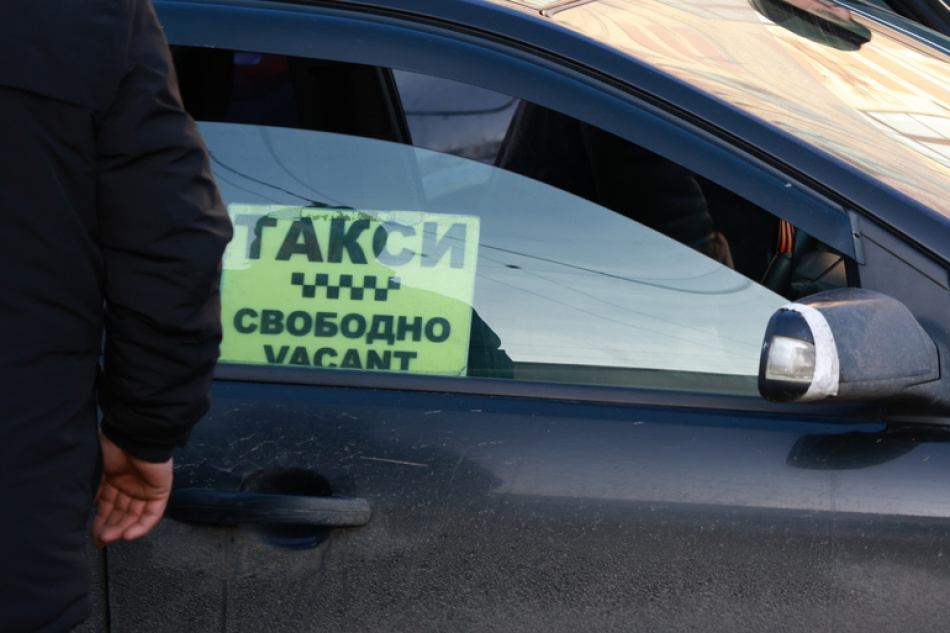 Не оплатившего парковку в Петербурге таксиста ищет полиция 