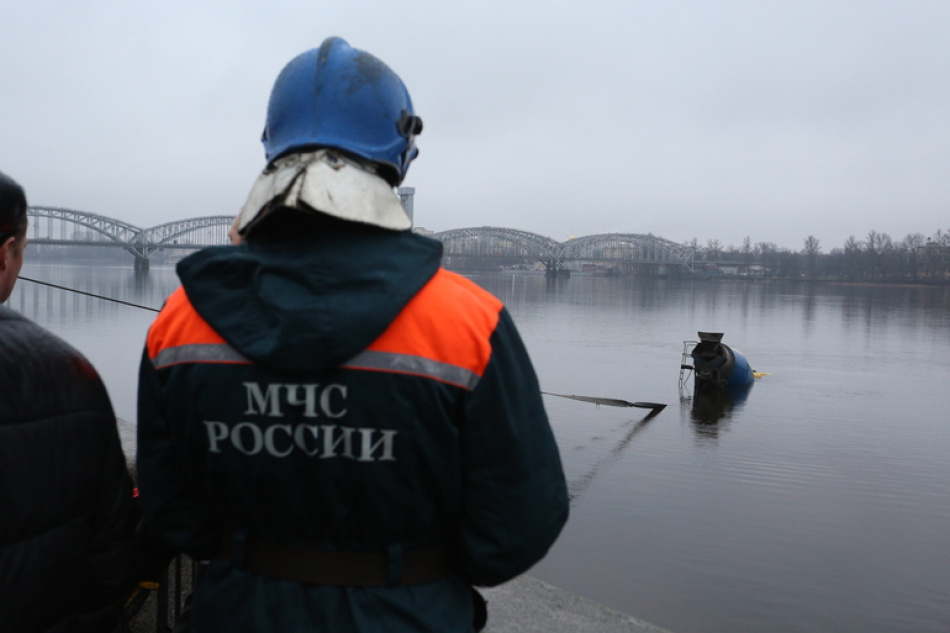 В Петербурге спасли 28 рыбаков, отрезанных промоиной от берега в Финском заливе