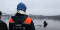 В Петербурге спасли 28 рыбаков, отрезанных промоиной от берега в Финском заливе