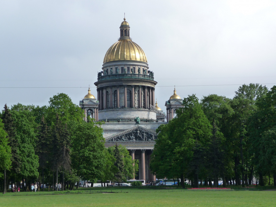 Петербург лидирует по популярности у компаний друзей для отдыха в марте