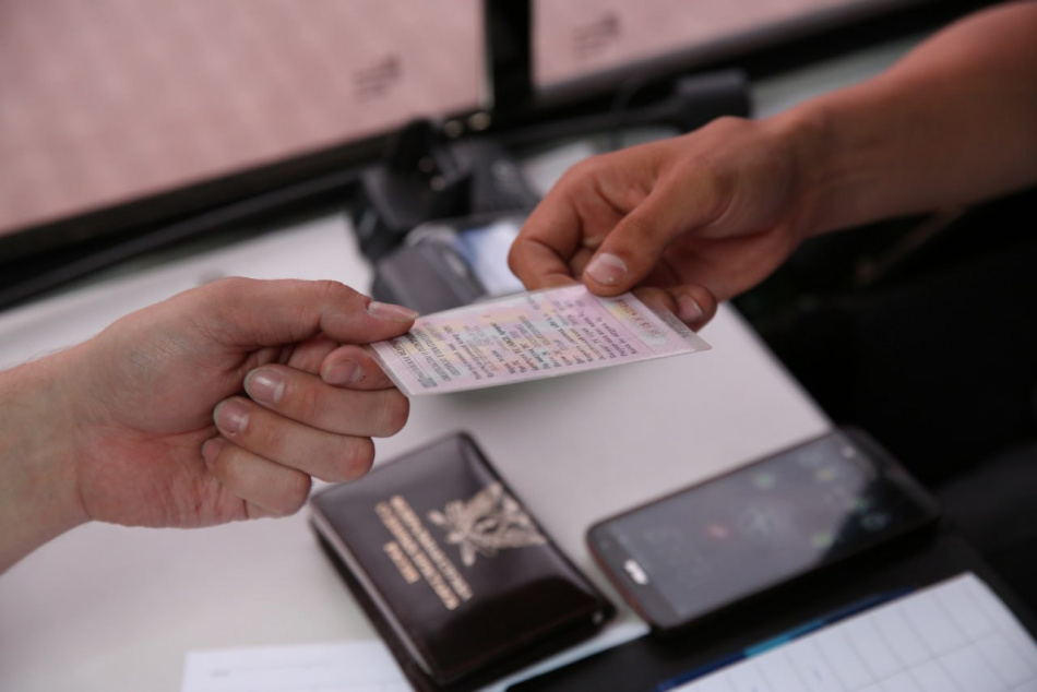 Петербуржец погасил штрафы жены в ГАИ на 335 тысяч рублей