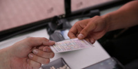 Петербуржец погасил штрафы жены в ГАИ на 335 тысяч рублей