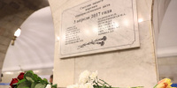 Представители Смольного почтили память жертв теракта в метро Представители Смольного почтили память жертв теракта в метро