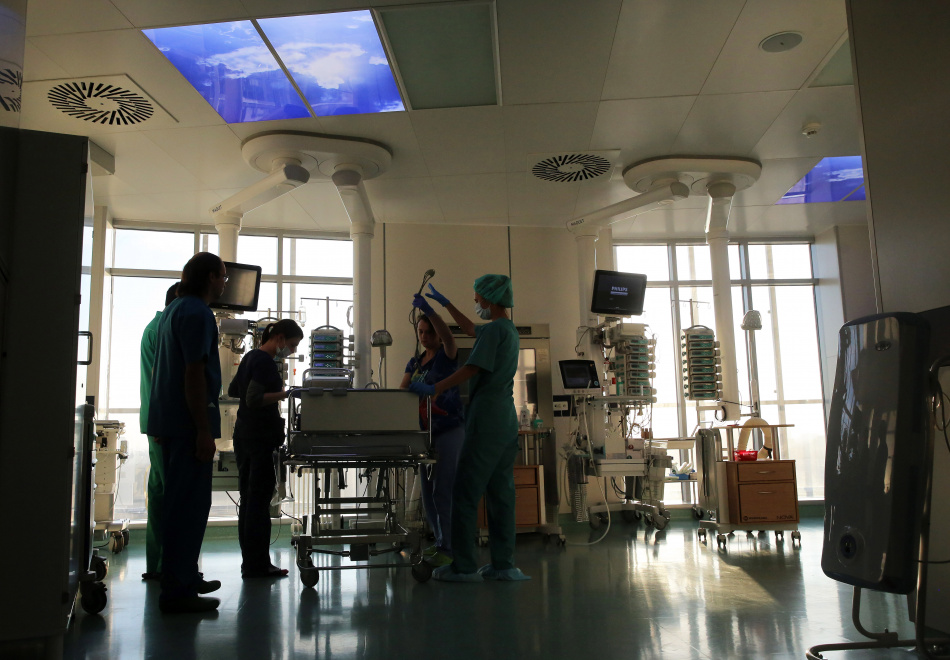 Девочка «с маской Бэтмена» возвращается в Петербург для новой операции
