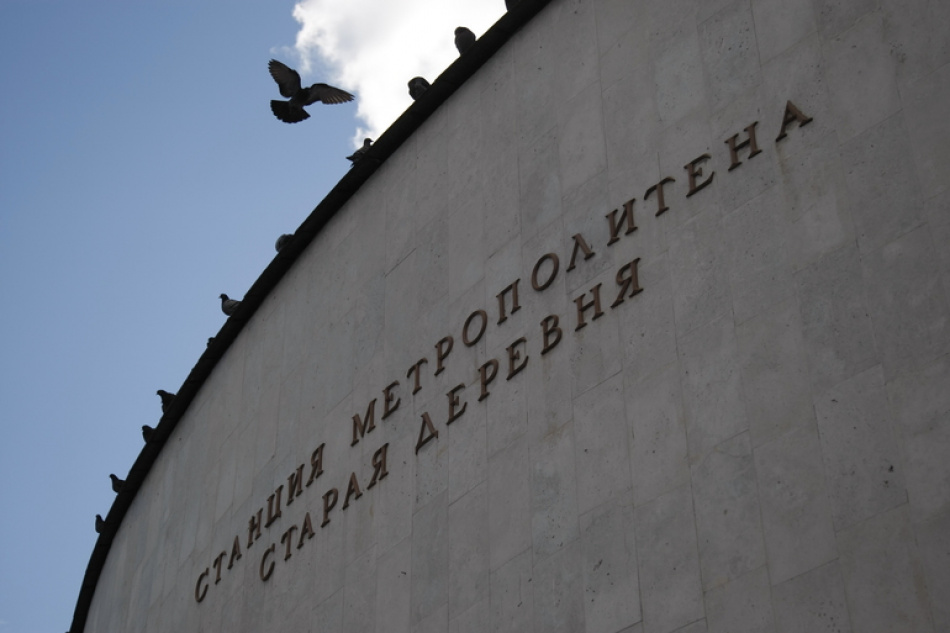 На станции метро «Старая Деревня» пассажир упал на пути