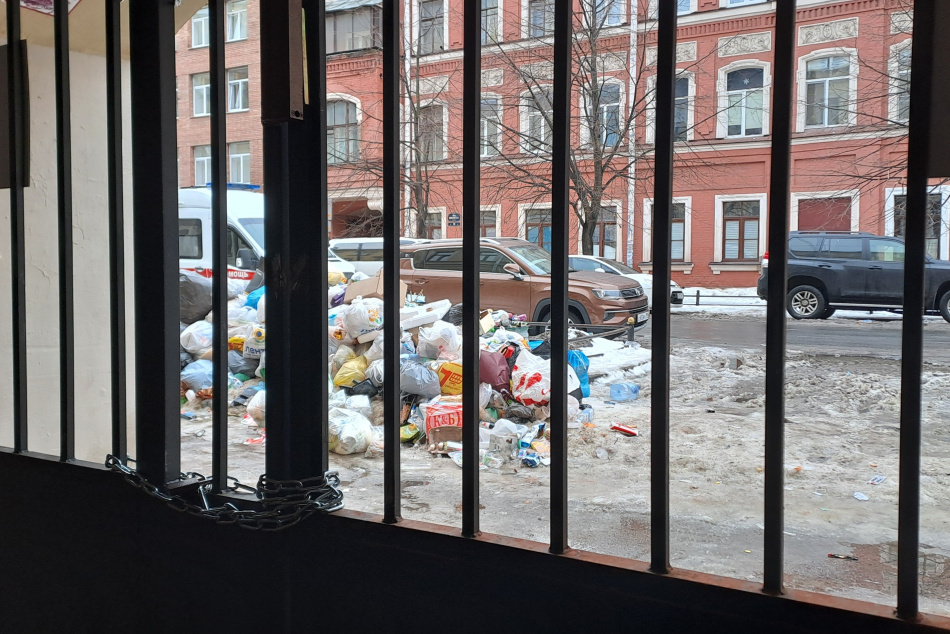 Петербург пришлось убирать от почти 19 тонн мусора