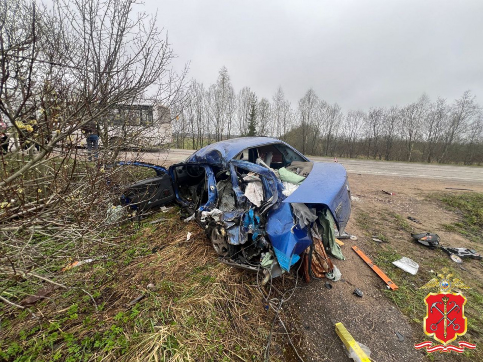 В Гатчинском районе в ДТП с автобусом пострадали 11 детей