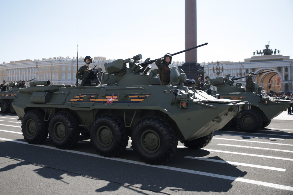 В Петербурге перекрыли центр в связи с началом военного парада