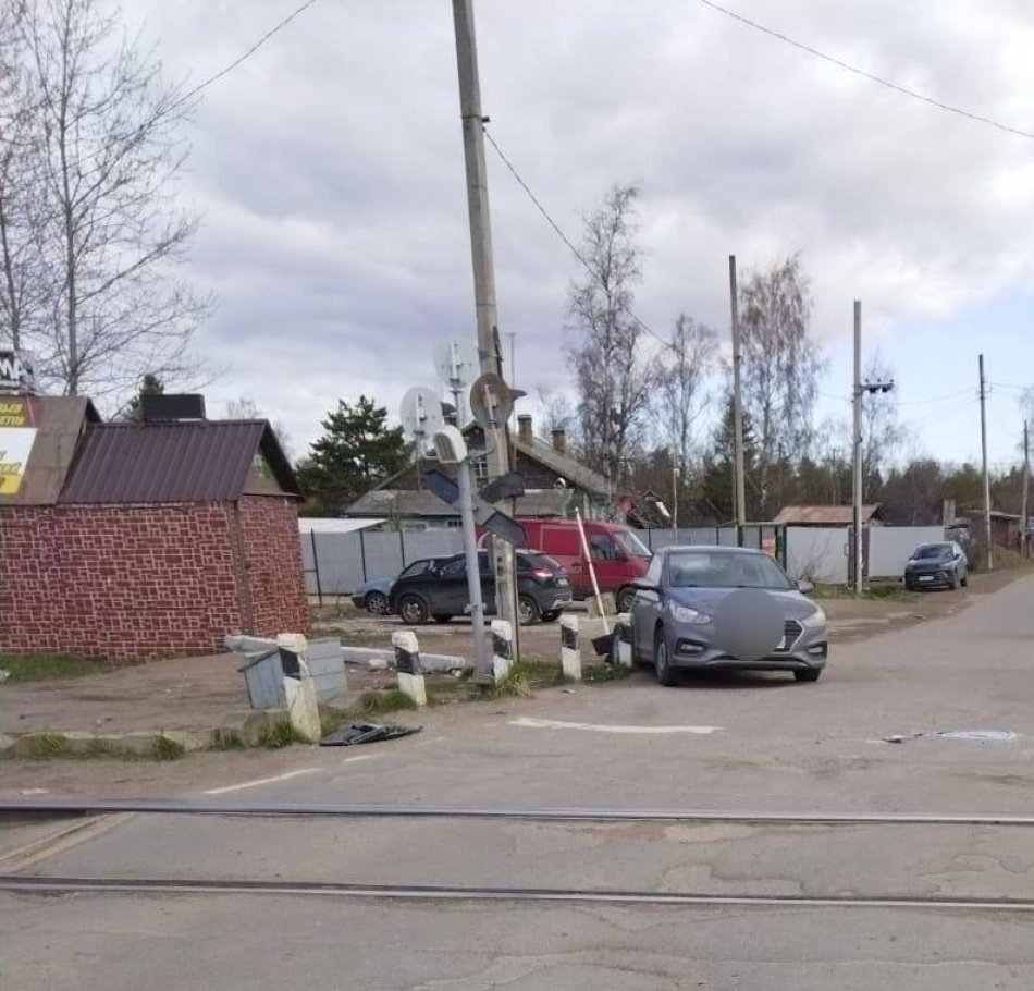 В Ленобласти проверяют обстоятельства ДТП на железнодорожном переезде