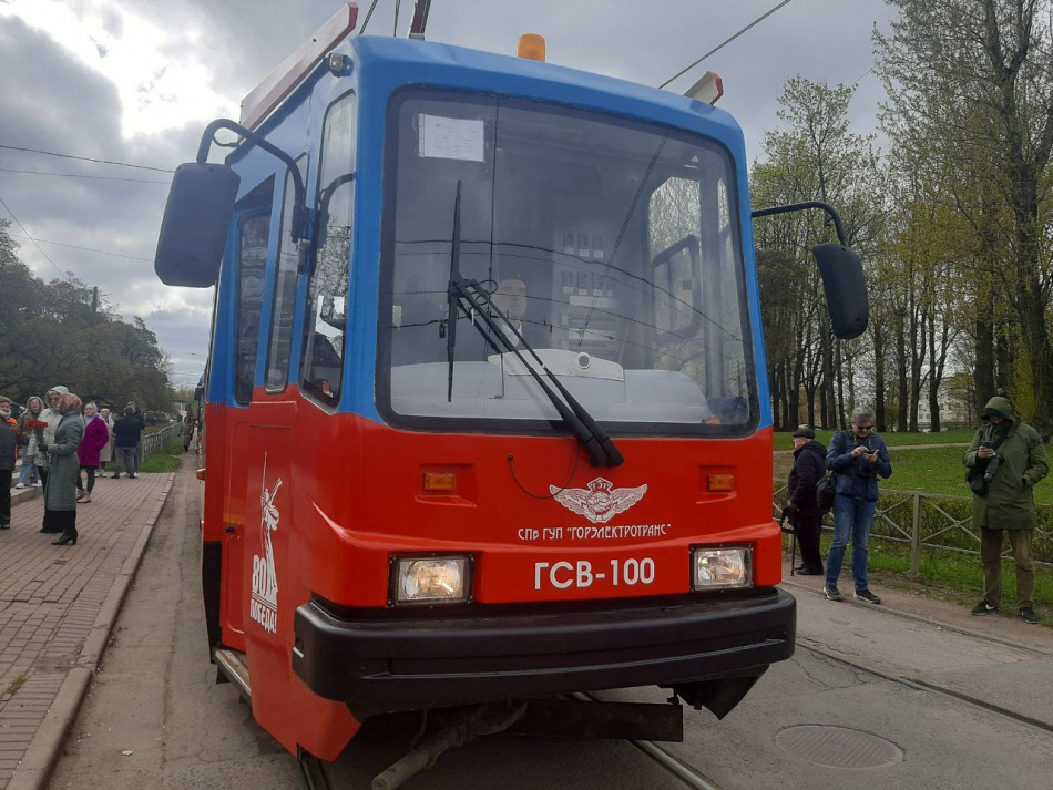 Петербург отмечает годовщину освобождения Мариуполя