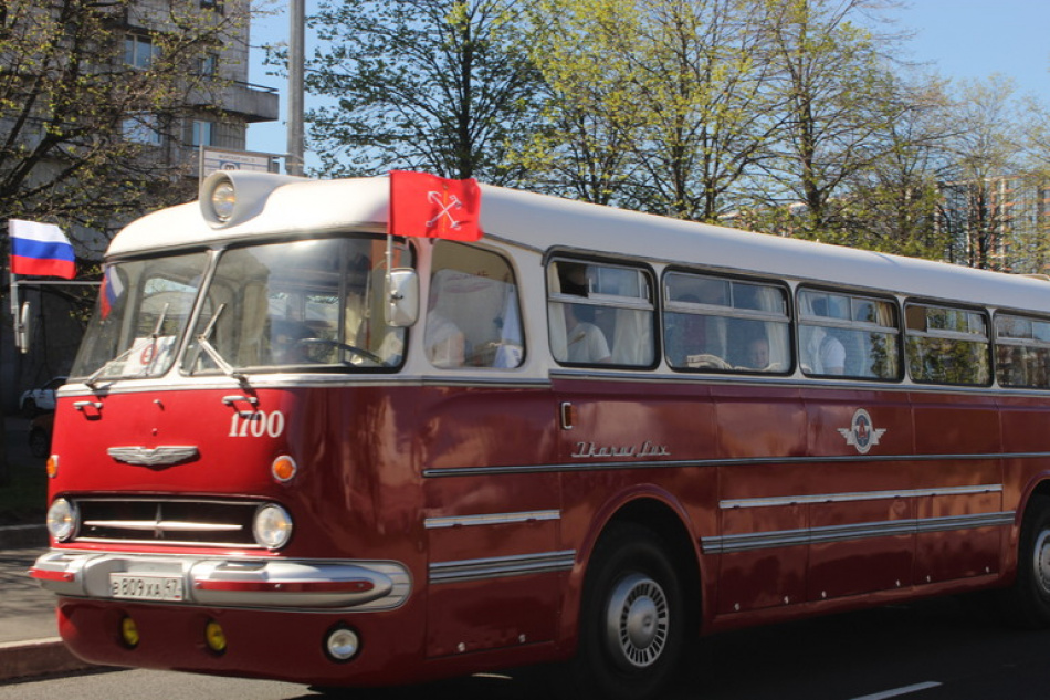 В Петербурге на ретропараде покажут единственный ходовой автобус ЗИЛ-127 времен СССР