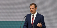 Медведев поддержал популяризацию творчества писателей-фронтовиков
