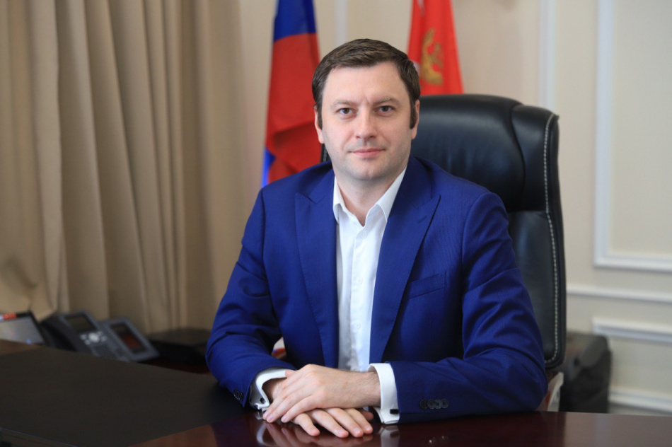 Енокаев поздравил ветеранов с Днем Победы