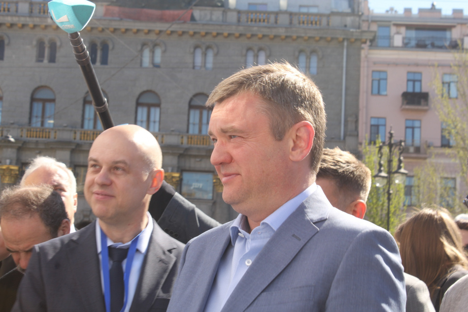 Вице-губернатор Кирилл Поляков поздравил петербуржцев с Днем Победы