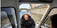 В Петербурге спасли упавшую в Мойку женщину В Петербурге спасли упавшую в Мойку женщину