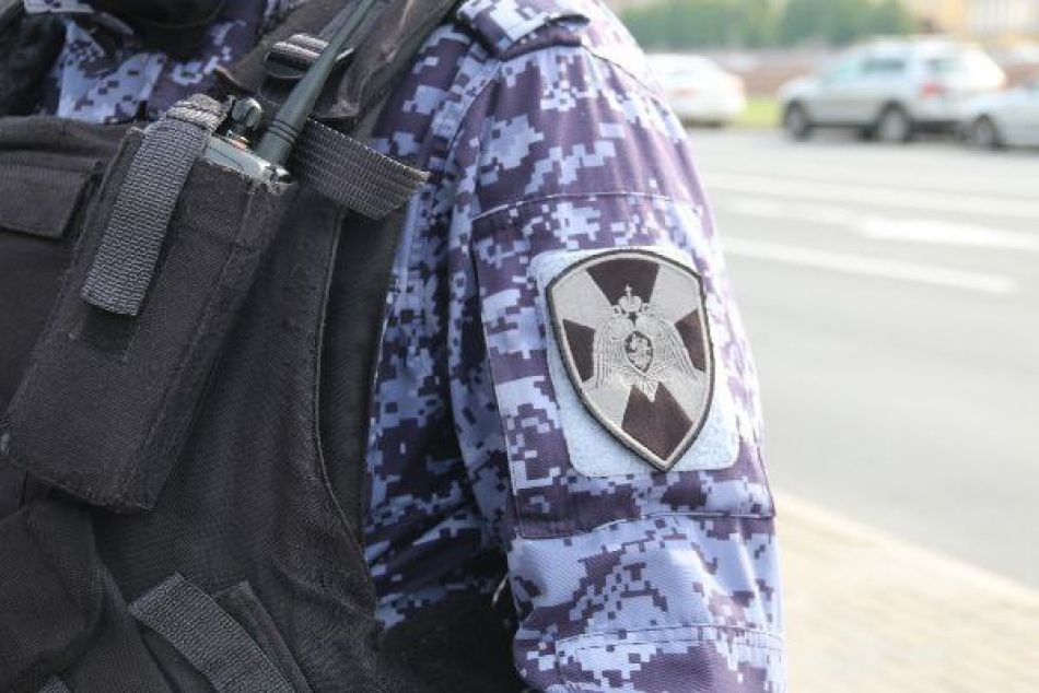 Сотрудники Росгвардии Петербурга задержали забравшегося на башню Кунсткамеры руфера