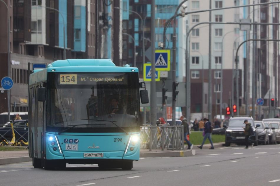 Новым автобусным маршрутом воспользовались свыше 50 тысяч петербуржцев