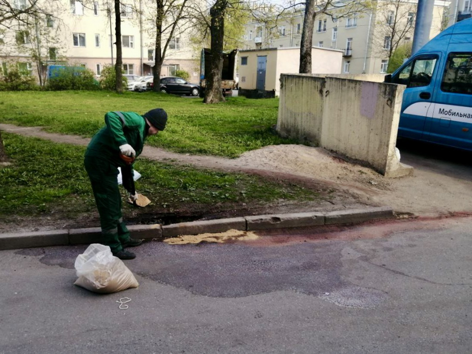 Из Колпино вывезли 150 кг химических отходов