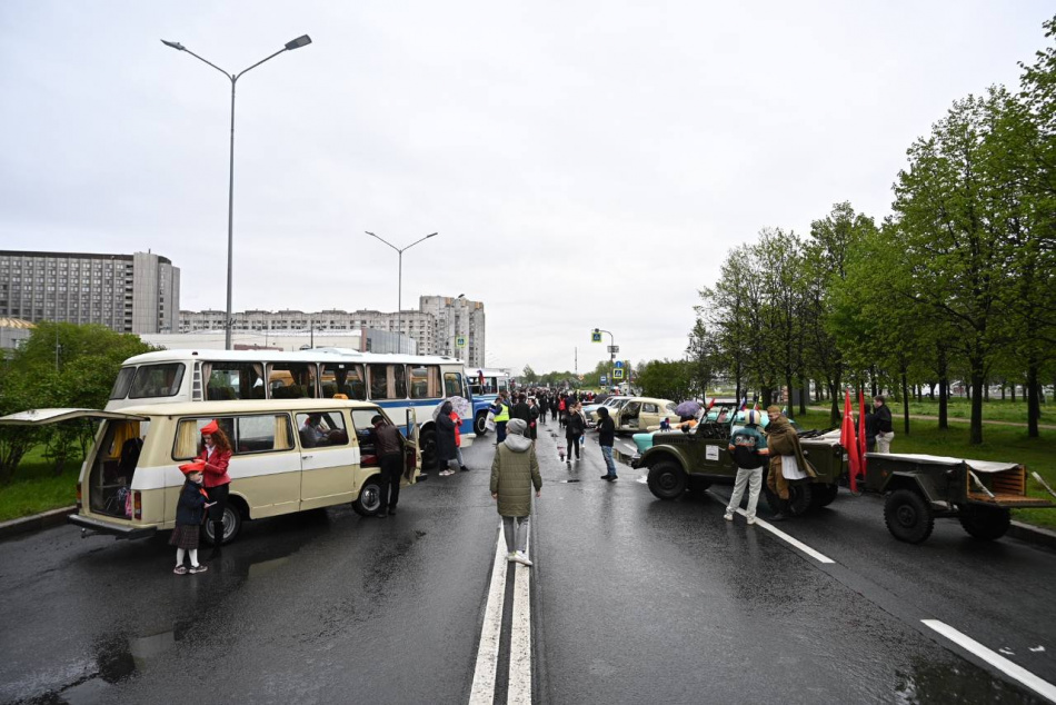 В Петербурге стартовал парад ретро-автомобилей