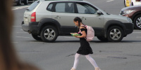 В Пушкине автомобиль сбил 10-летнюю девочку, переходившую дорогу на красный свет