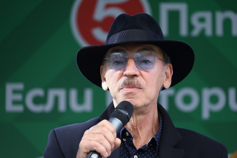 Михаил Боярский планирует вернуться на сцену до конца театрального сезона