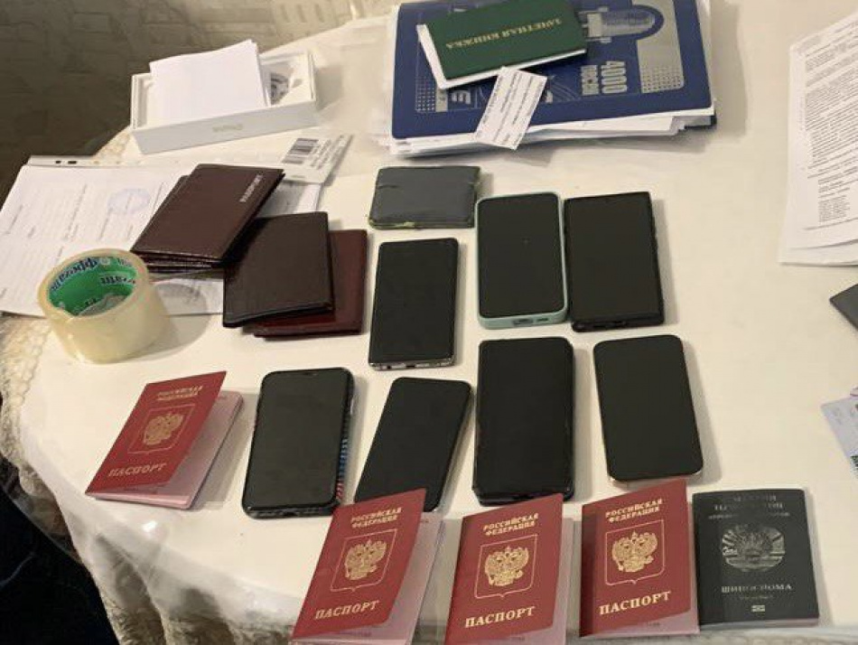 Сотрудника полиции подозревают в организации незаконной миграции в Ленобласти