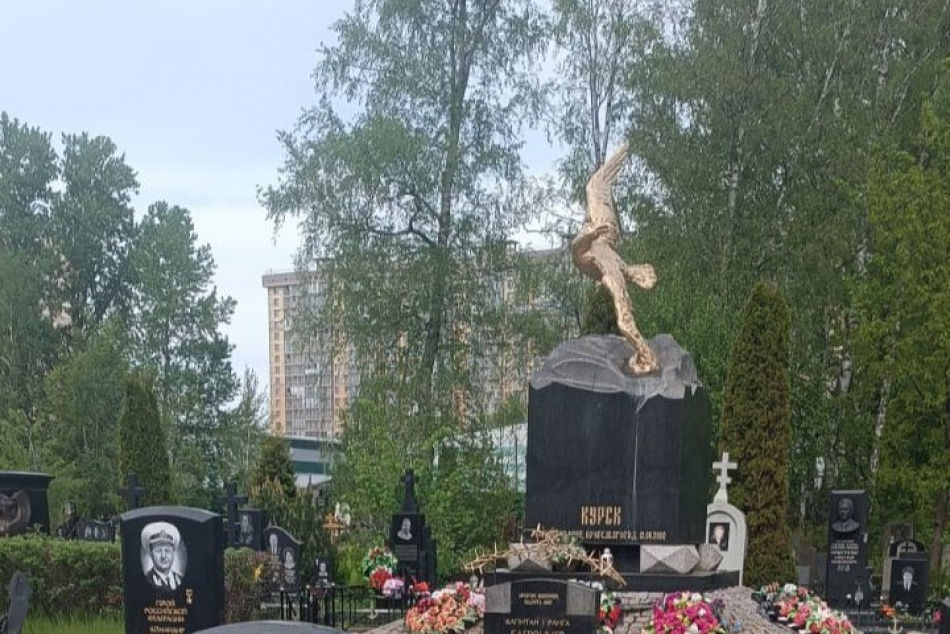 На Серафимовском кладбище задержали мужчину за незаконную «реставрацию мемориала