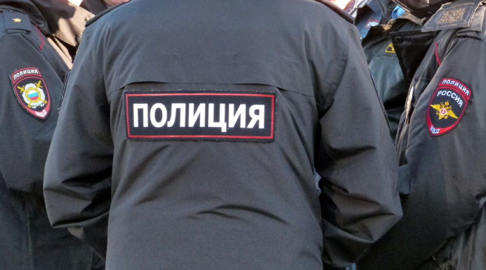 На проспекте Ударников водитель пытался насильно усадить девушку в авто