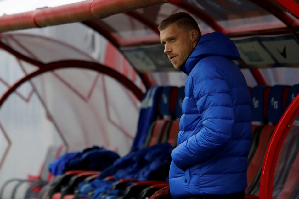 Павел Погребняк появился на премии с загадочной спутницей