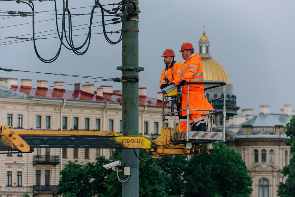 Энергетики ГЭТ подготовили мосты Петербурга к празднику «Алые паруса»