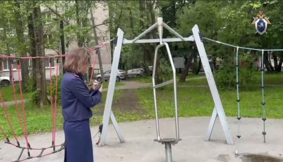 В Петербурге идет расследование избиения школьника на детской площадке