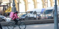 В Петербурге ввели ограничения на передвижение курьеров на СИМ 