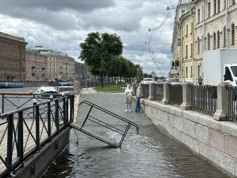 Петербург успешно справился с наводнением в пятницу