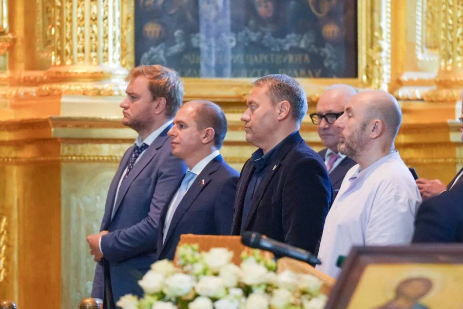 Кехман присутствовал на службе в Петропавловском соборе после обвинения в растрате