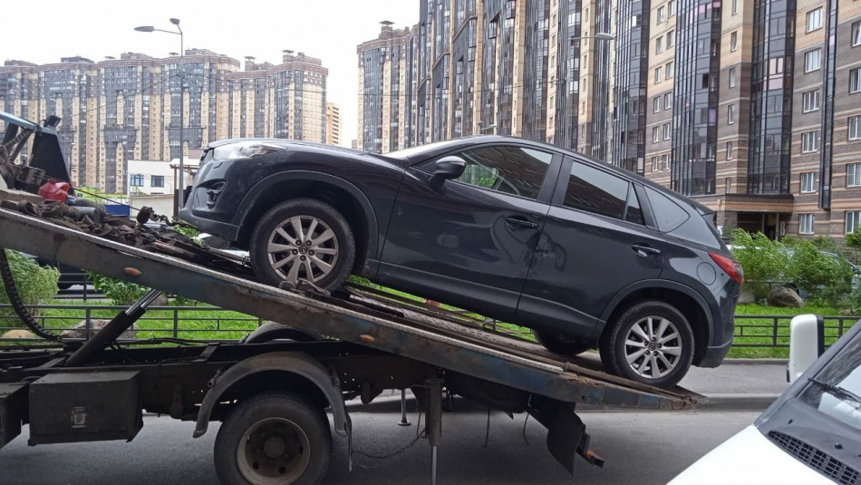 В Петербурге соцсети помогли приставам найти авто у супругов-должников