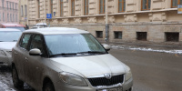 В Петербурге на платных парковках обнаружили почти 9000 машин без госномеров