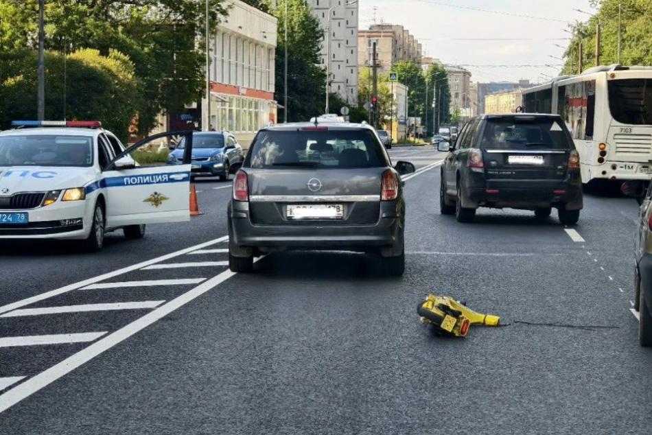 КП-Петербург: В Петербурге подросток на электросамокате получил тяжелые травмы в ДТП на улице Бабушкина
