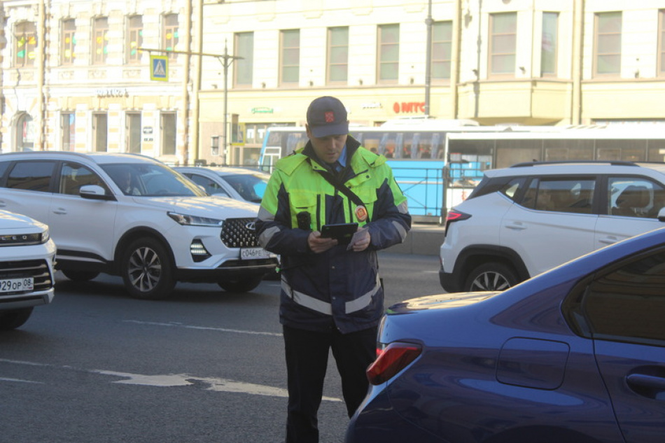 Водителям напомнили о правилах оплаты парковки в центре Петербурга