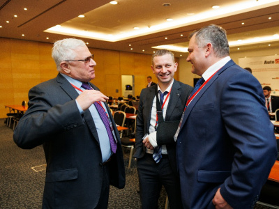 Фото Петербургский международный автомобильный форум AutoInvest