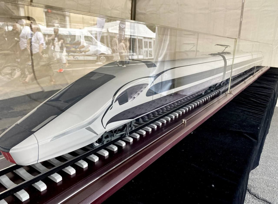 Путин поручил рассмотреть возможность финансирования строительства ВСМ из средств ФНБ