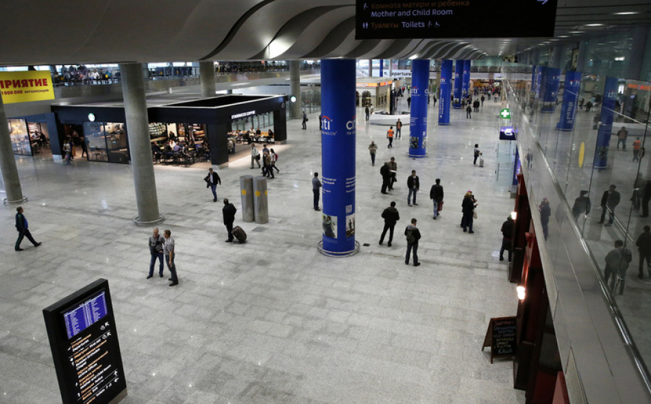 Прокуратура контролирует права пассажиров при задержках рейсов в Пулково и Храброво