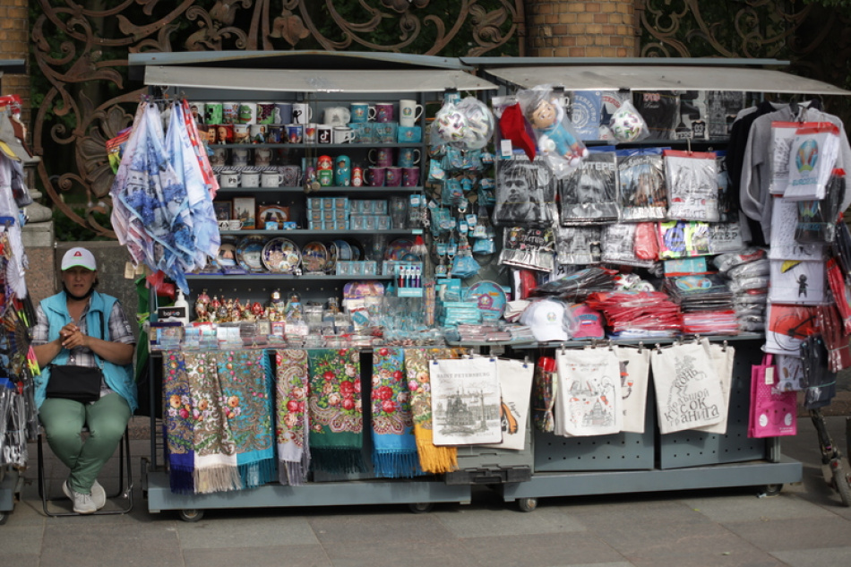 В Санкт-Петербурге искусственный интеллект начал выявлять нелегальные торговые точки на улицах