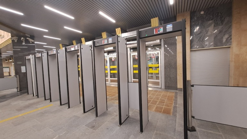 В петербургском метро открыли пункты бесплатной раздачи воды из-за жары