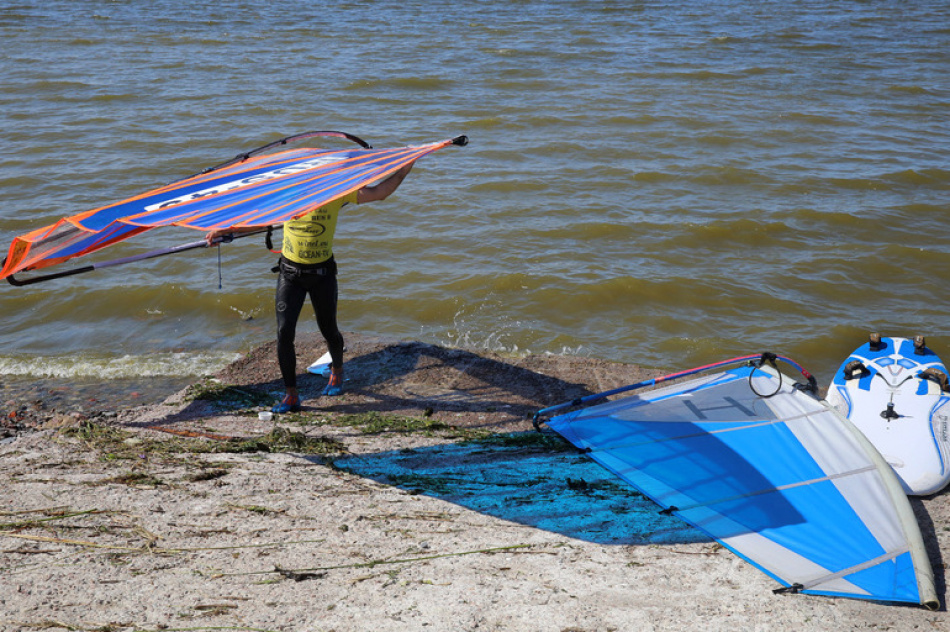 В Финском заливе девушка получила травму при катании на вейкборде из-за аварии катера